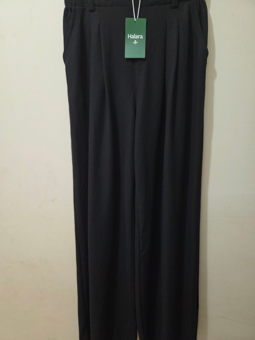 HALARA Black Wide-Leg Trousers with Pleat Detail